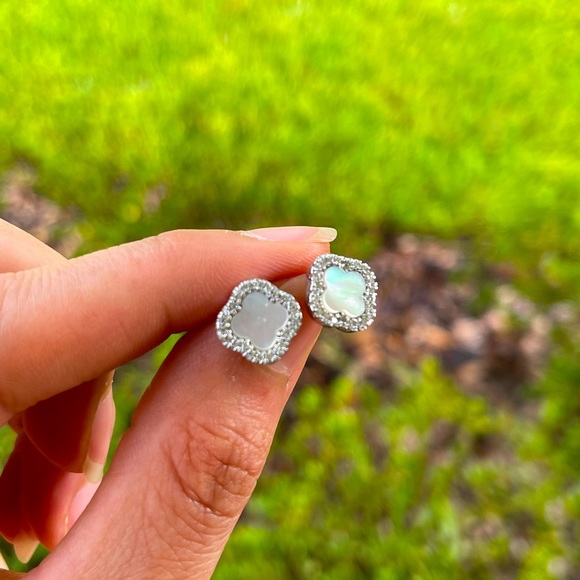 Accessories - Mother of Pearl Quatrefoil Stud Earrings